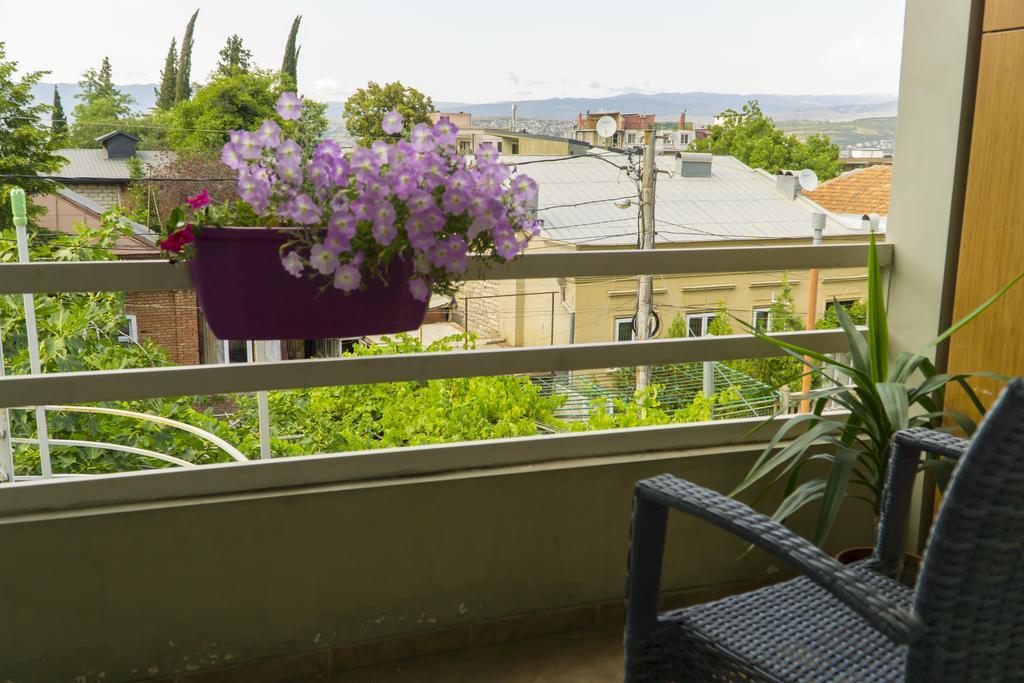 4Bd Appartaments With Cozy Garden Тбілісі Екстер'єр фото