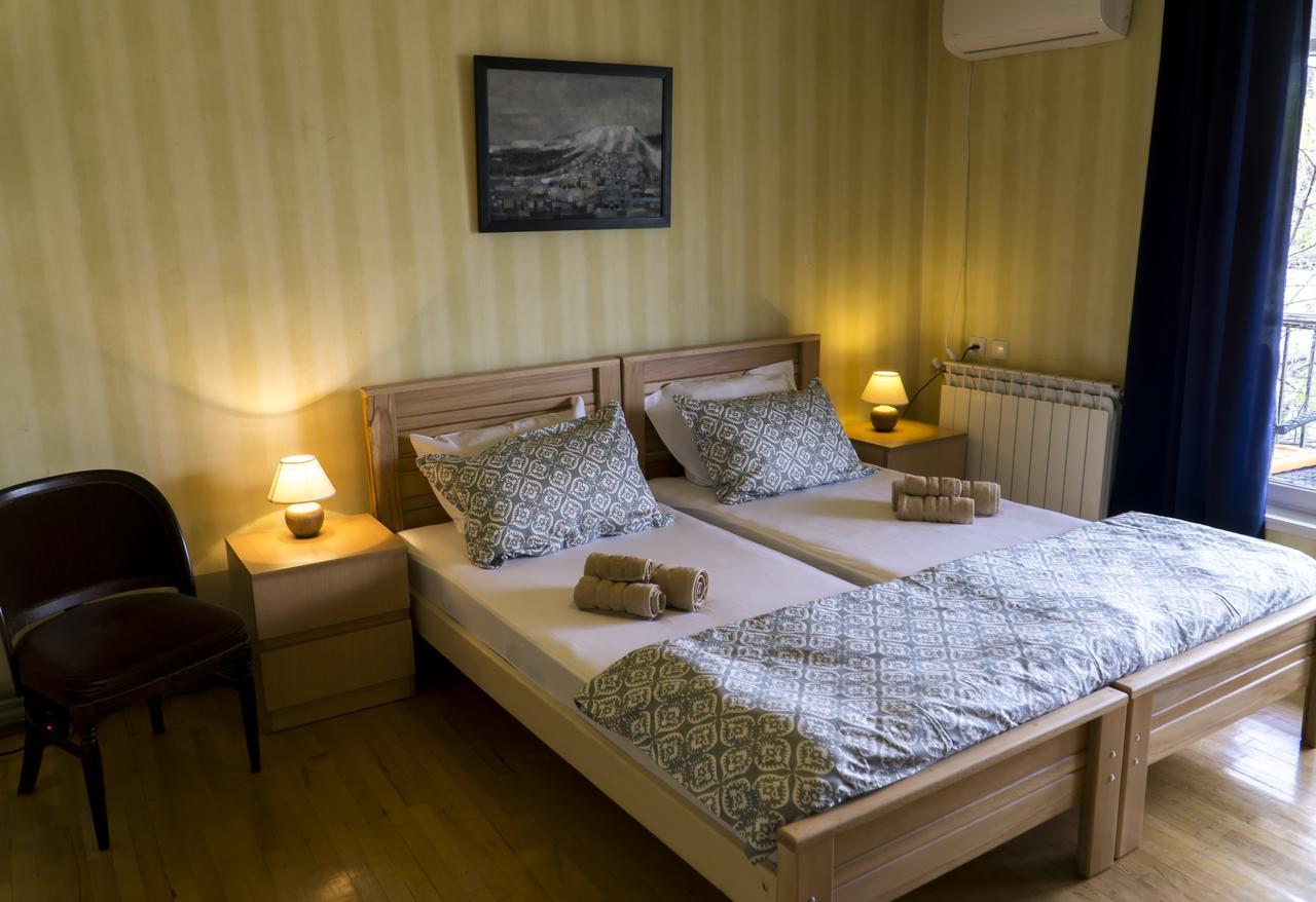 4Bd Appartaments With Cozy Garden Тбілісі Екстер'єр фото