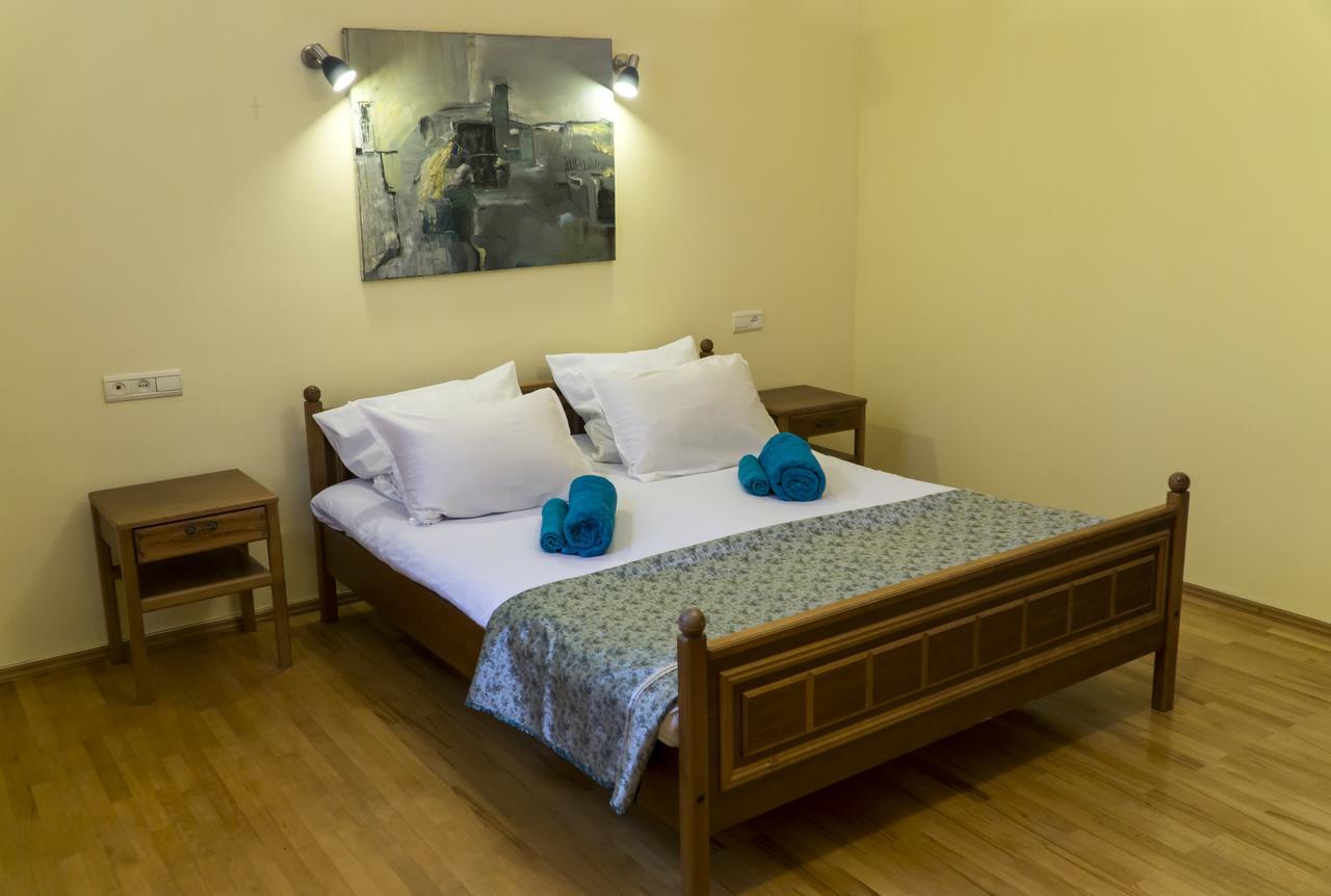 4Bd Appartaments With Cozy Garden Тбілісі Екстер'єр фото
