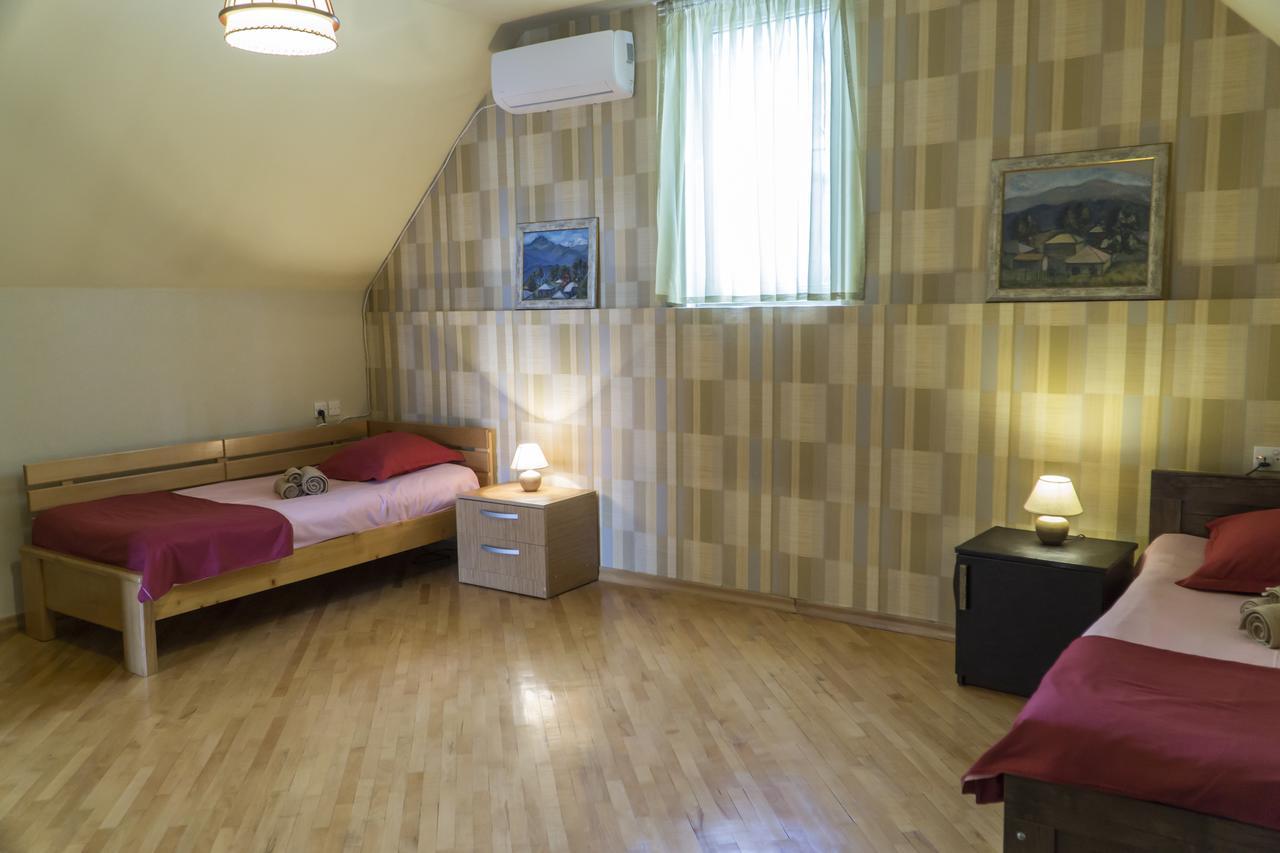 4Bd Appartaments With Cozy Garden Тбілісі Екстер'єр фото