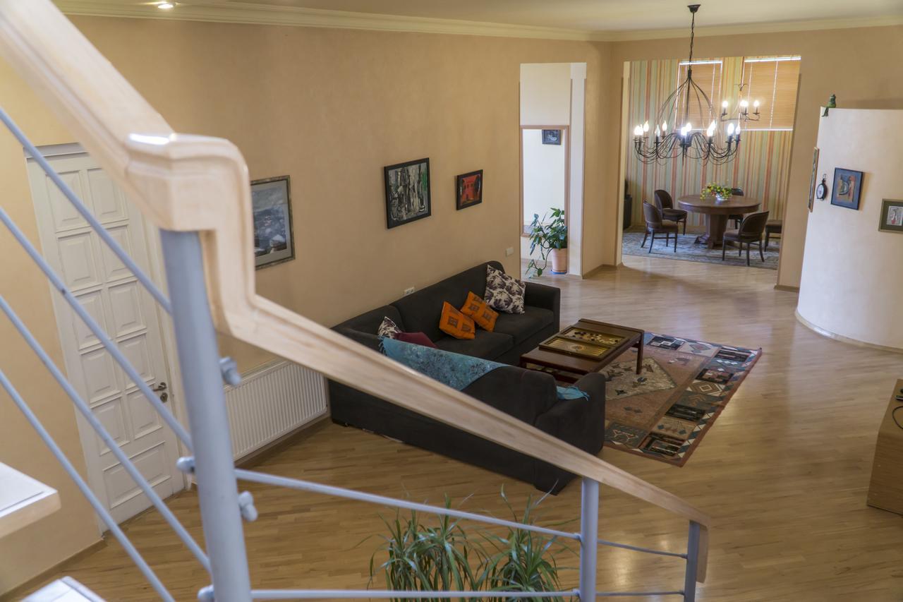 4Bd Appartaments With Cozy Garden Тбілісі Екстер'єр фото