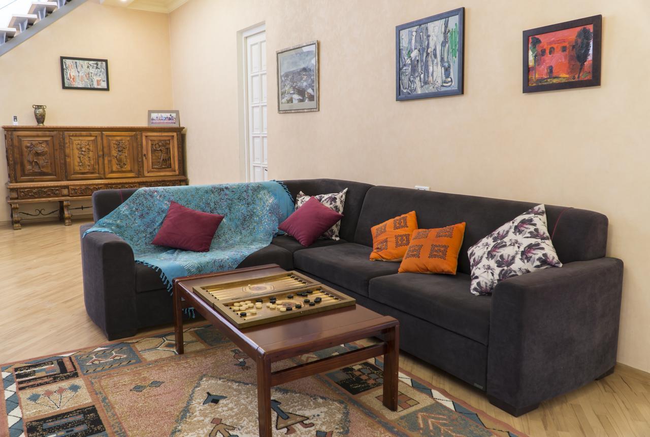 4Bd Appartaments With Cozy Garden Тбілісі Екстер'єр фото