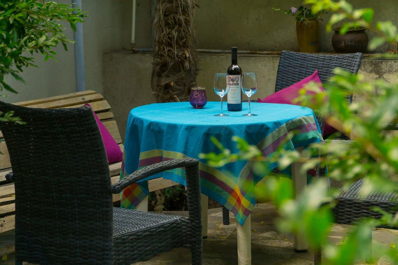 4Bd Appartaments With Cozy Garden Тбілісі Екстер'єр фото