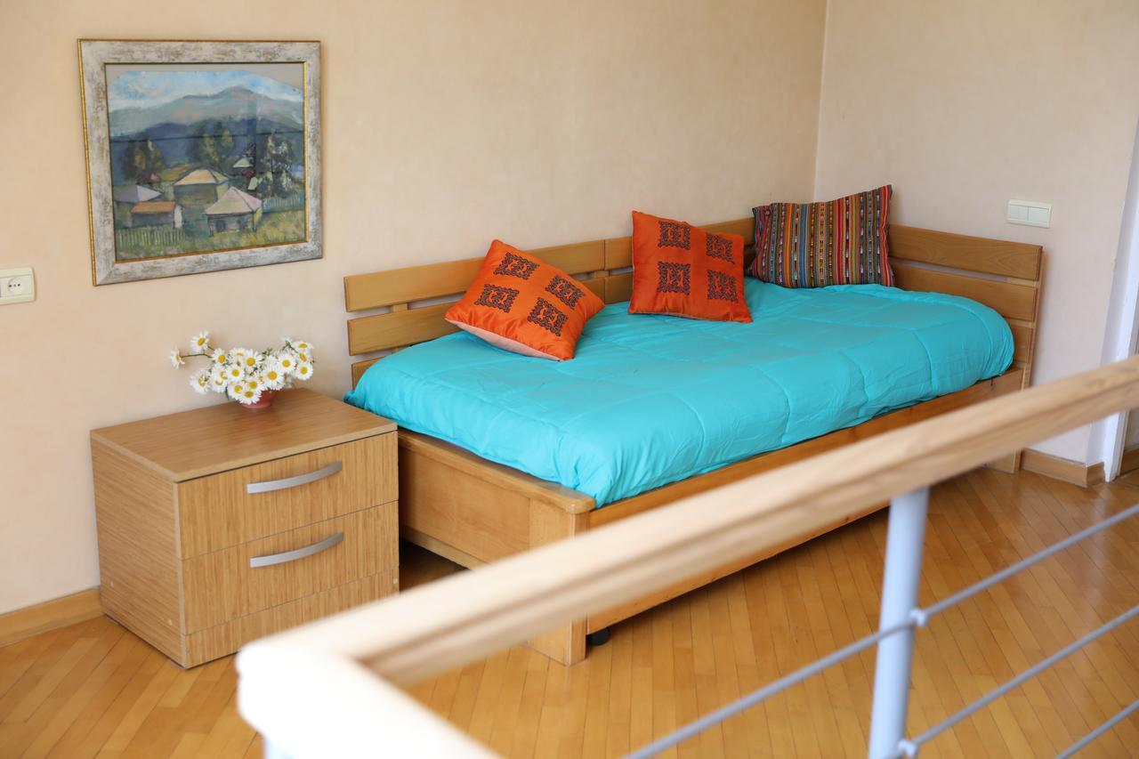 4Bd Appartaments With Cozy Garden Тбілісі Екстер'єр фото